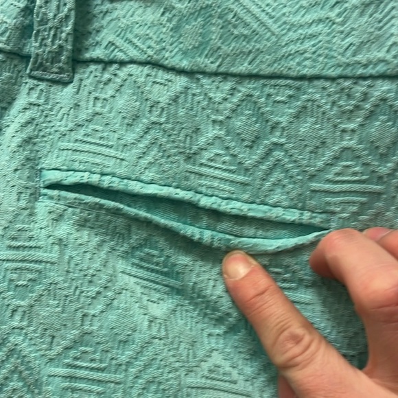 Maurice’s Women's Textured Aqua chino Shorts size 1/2 - Picture 4 of 9